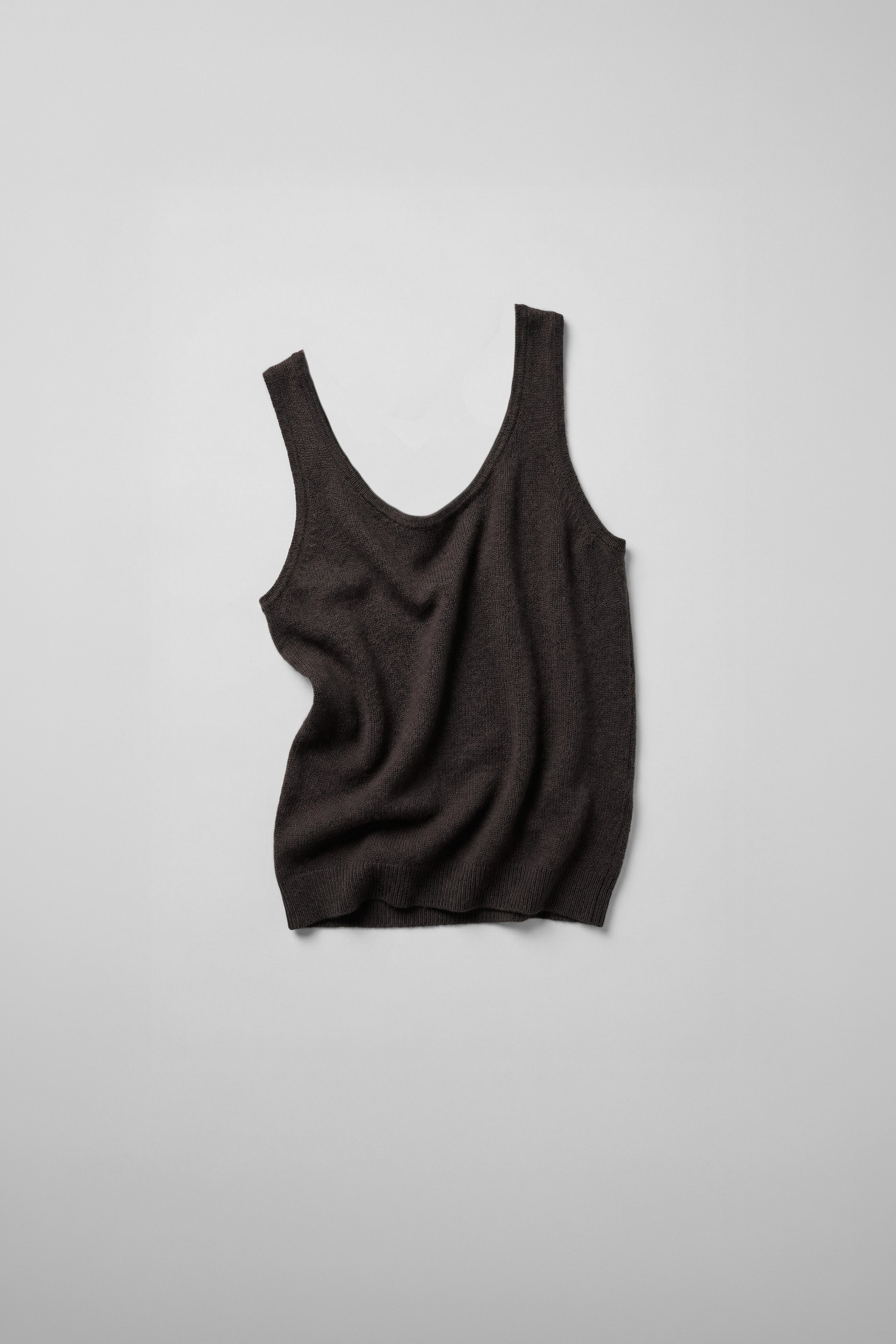 LN WAIKIKI TANK | BLACKOUT