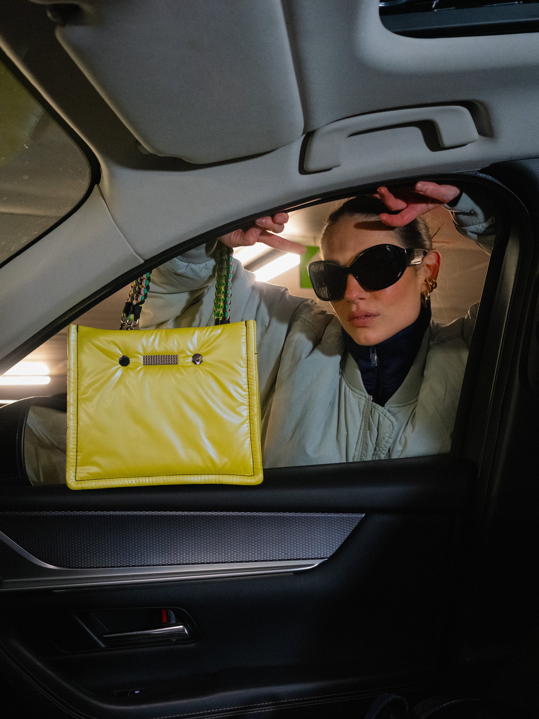 #color_PALE YELLOW